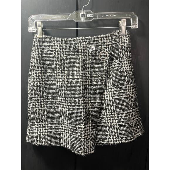 H&M Plaid Tweed Mini Skirt - Picture 2 of 5